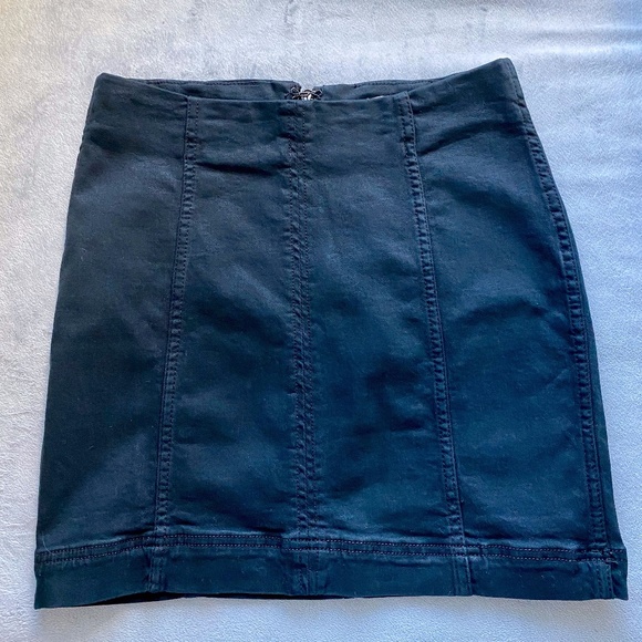BRAND NEW BLACK MINI SKIRT - small - Picture 1 of 4